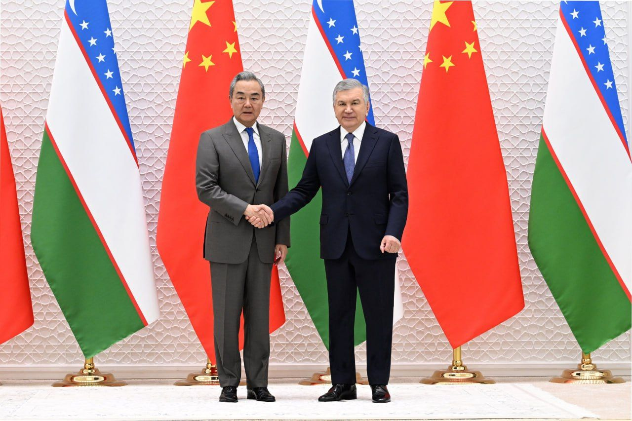 President of Uzbekistan receives China's Minister of foreign affairs ...
